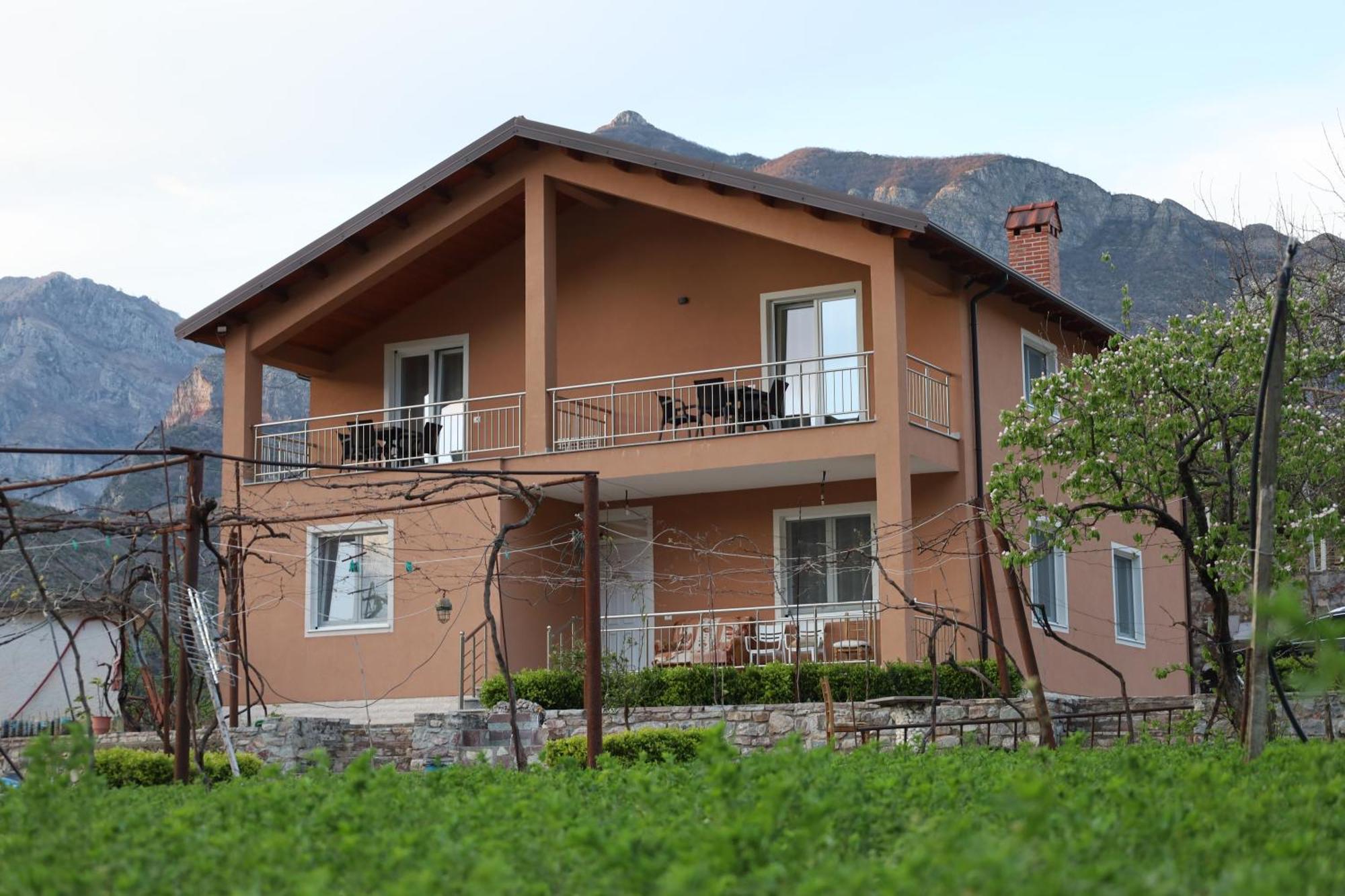 Koman_Lakeview_Apartments Шкодер Екстер'єр фото