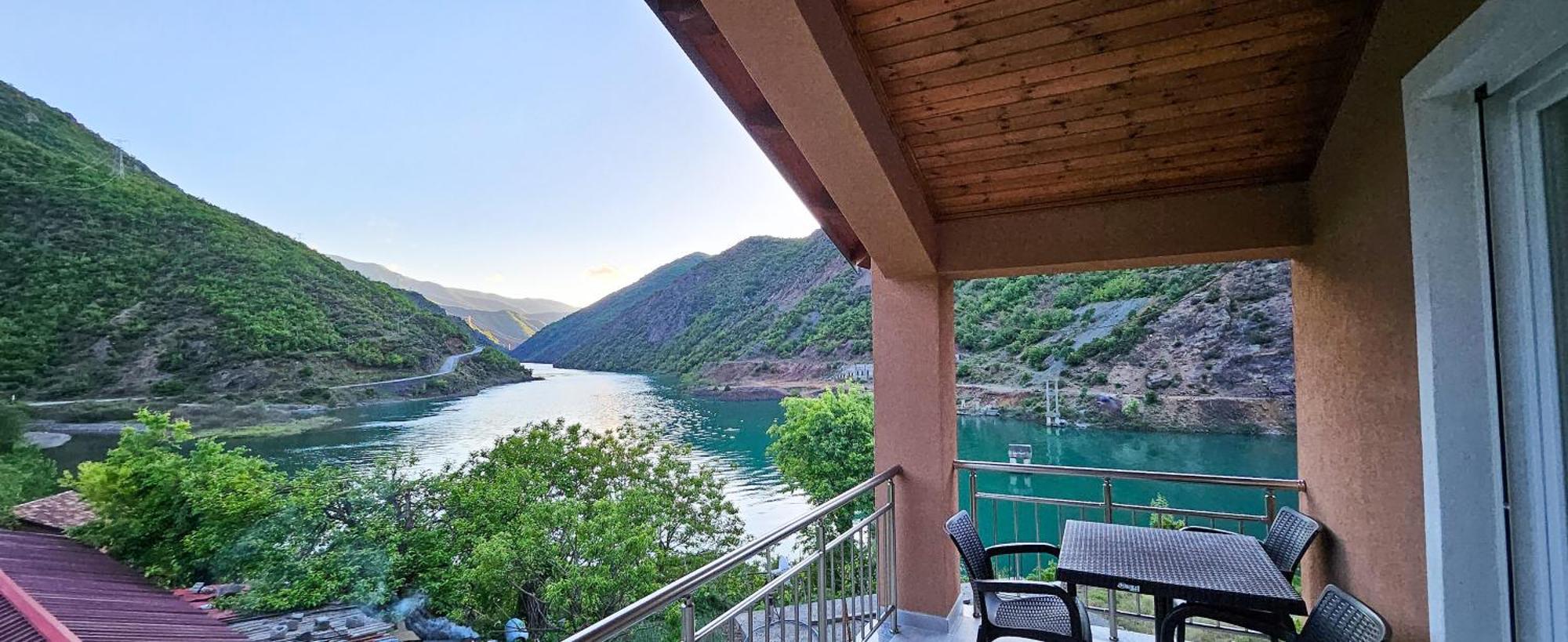 Koman_Lakeview_Apartments Шкодер Екстер'єр фото