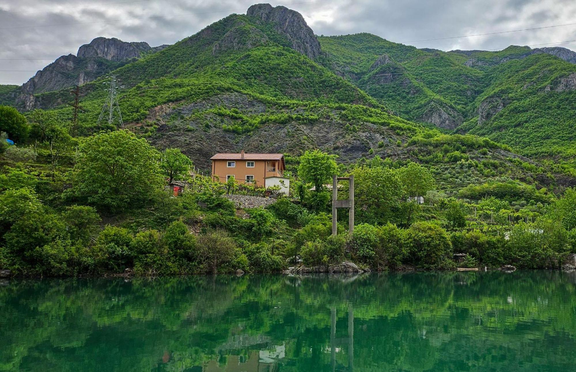 Koman_Lakeview_Apartments Шкодер Екстер'єр фото