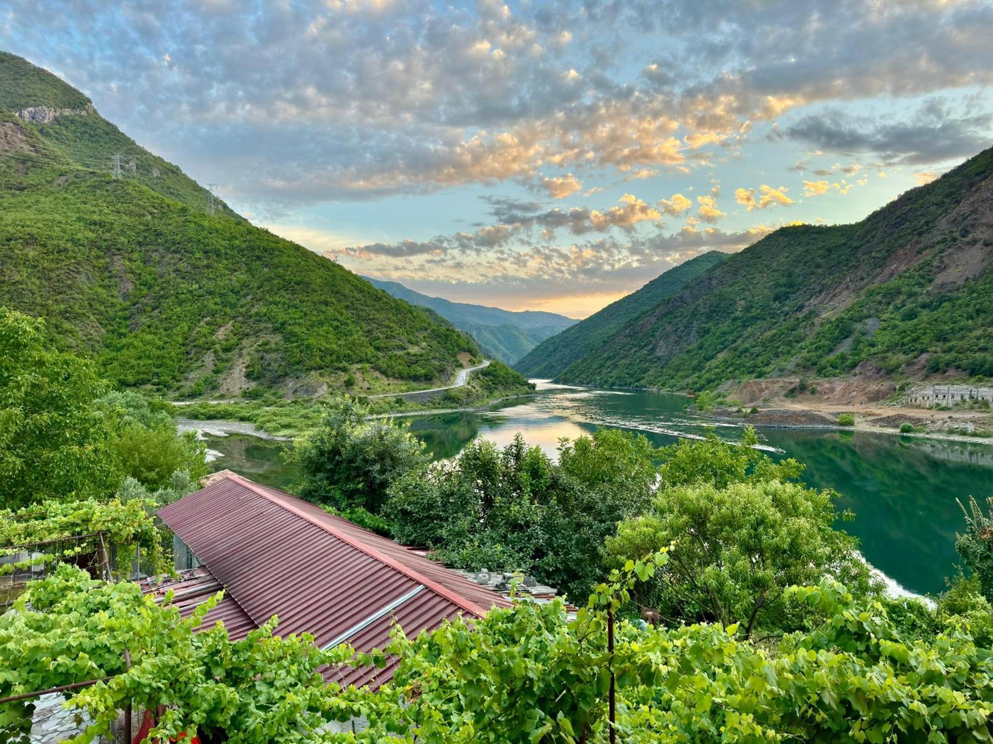 Koman_Lakeview_Apartments Шкодер Екстер'єр фото